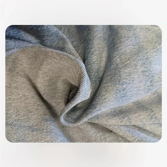 Ambercrombie & Fitch The Dad High Rise Distressed Light Wash Jeans Size 36 - Picture 11 of 12